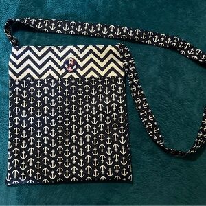 Nautical Anchor Crossbody bag, Navy Blue and White Chevron - Velcro closure ⚓️